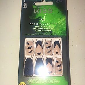 KISS Special Design Halloween Glow In The Dark Press On Nails